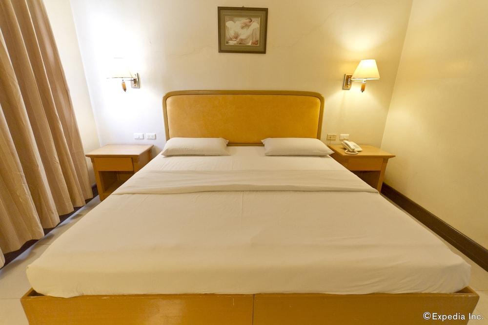 Diplomat Hotel Cebu Extérieur photo