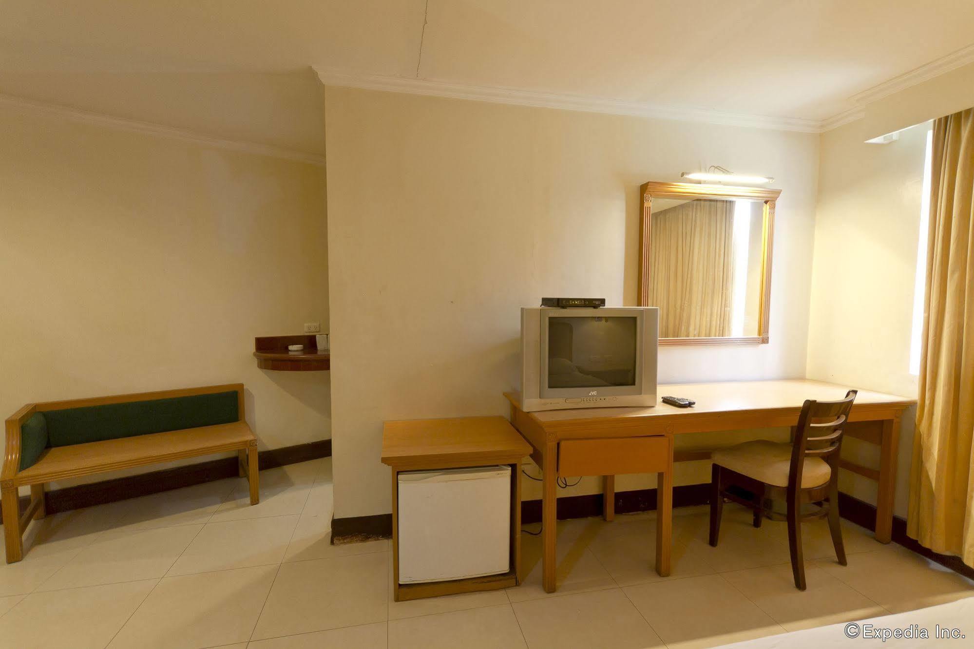 Diplomat Hotel Cebu Extérieur photo